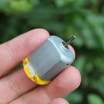 

130 DC Motor DIY Four-wheel Drive Motor DC 3V 9600rpm Small Motor with Carbon Brush Commutator for Toy Fan, Shaft Diameter 2mm