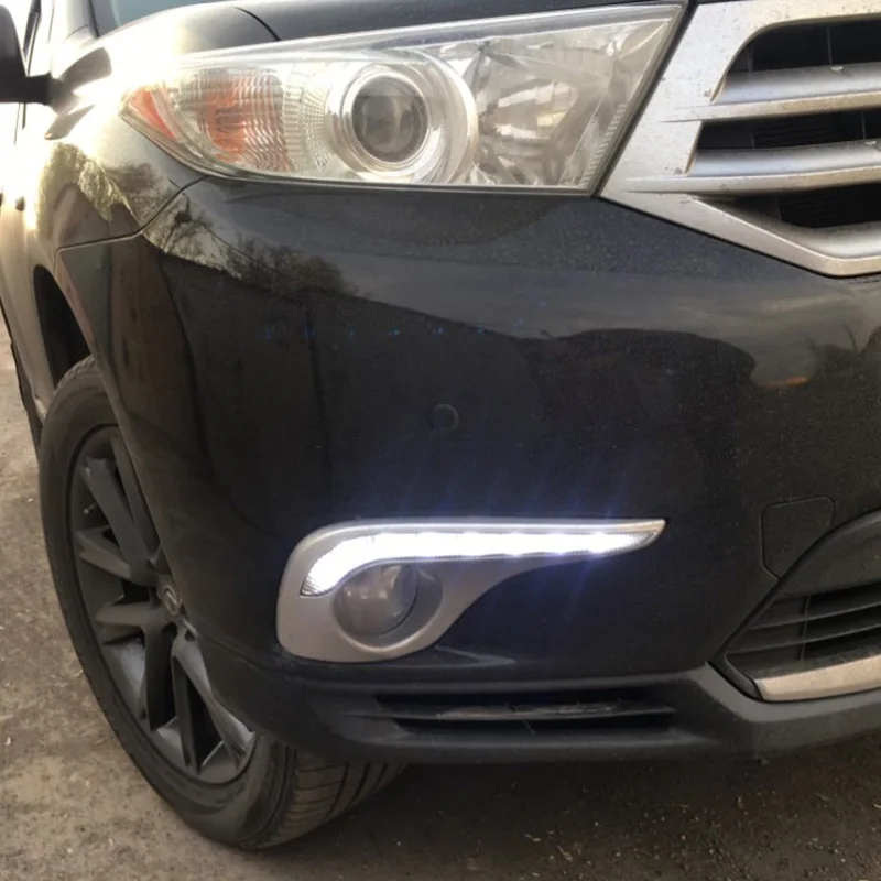 Поворотник стиль реле СИД Drl дневные ходовые огни с отверстием противотуманной фары для Toyota Highlander