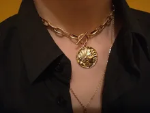 MULHERES NA MODA da COR do OURO COLAR CHAPEAMENTO PINGENTE BIG T BAR COLAR GARGANTILHA PARA AS MULHERES(China)