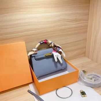 

New mini bag one shoulder slant across handbag trend fashion versatile bag 2020 women's flip small square bag