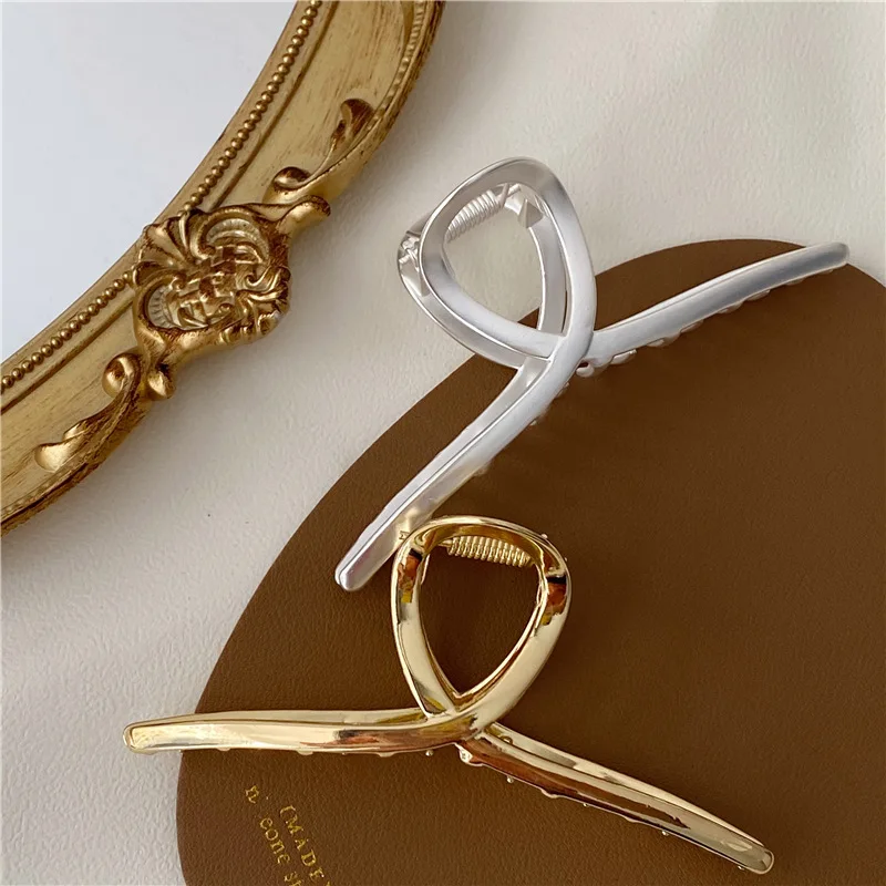 2020 New Korean Vintage Design Geometric Chain Cross Distortion Metal