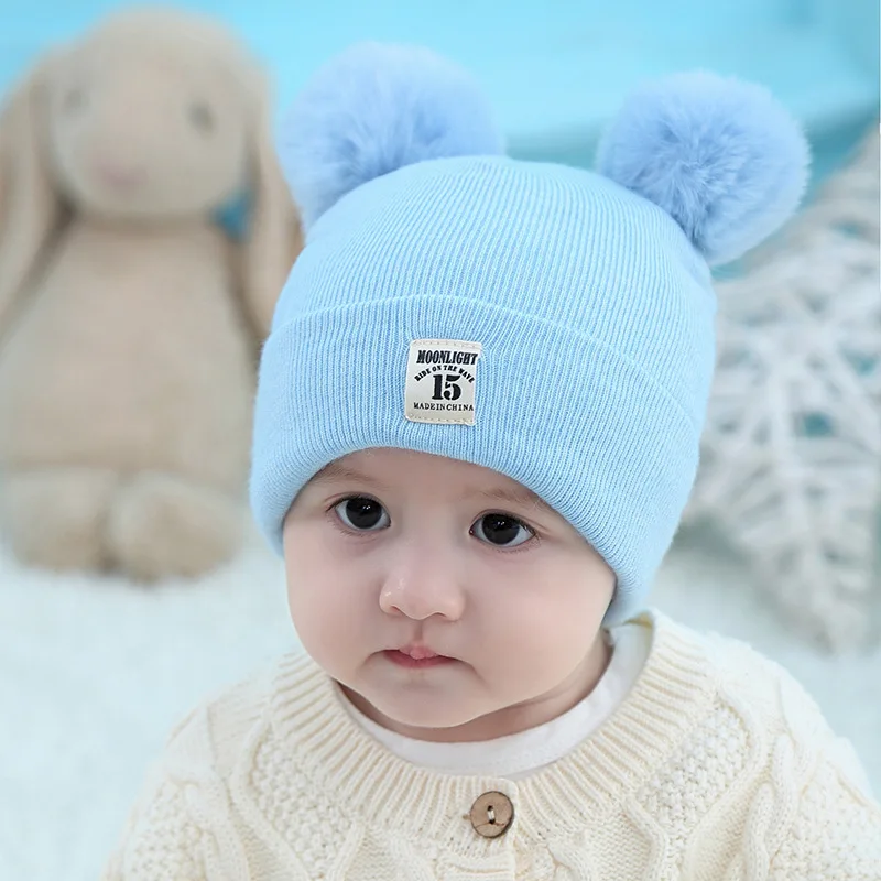 Осенне-зимняя детская шапка с двойным меховым помпоном; детские вязаные шапочки; Милые однотонные Непродуваемые шапки для новорожденных; реквизит для фотосессии - Цвет: BLUE