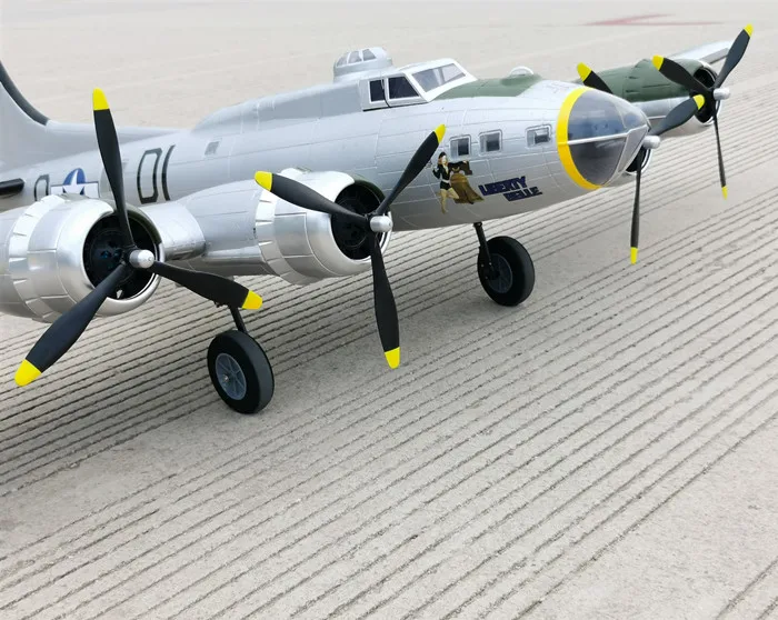 B-17 ラジコン飛行機