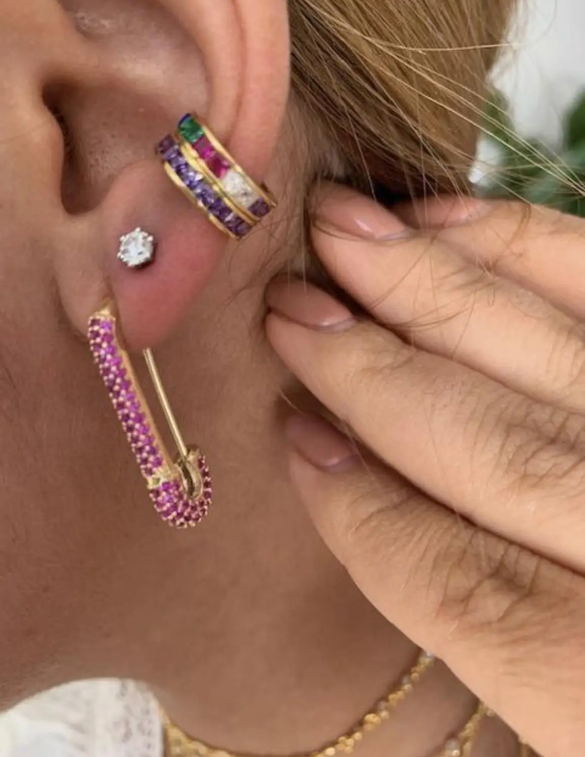 

Rhinestone Safety Pin Earrings for Women Stylish Copper plated 18K Gold Crystal CZ Stones ins Stud Earring Chic Street Wear