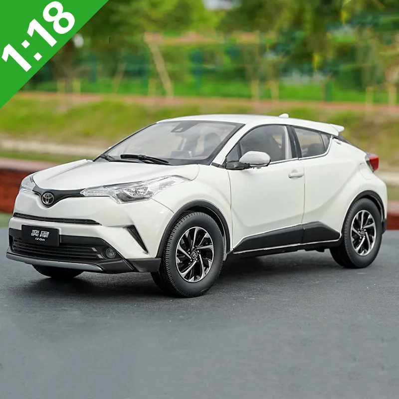 Подарок из бутика 1:18 TOYOTA IZOA сплав модель, высокая имитация литой под давлением модель SUV, изысканная коллекция орнаментов