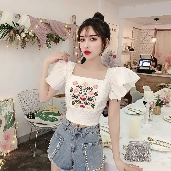 Blusas mujer de moda белый женский топ с цветочной вышивкой, квадратным воротником и рукавом-бабочкой, женская одежда, короткий топ, футболки, Новинка