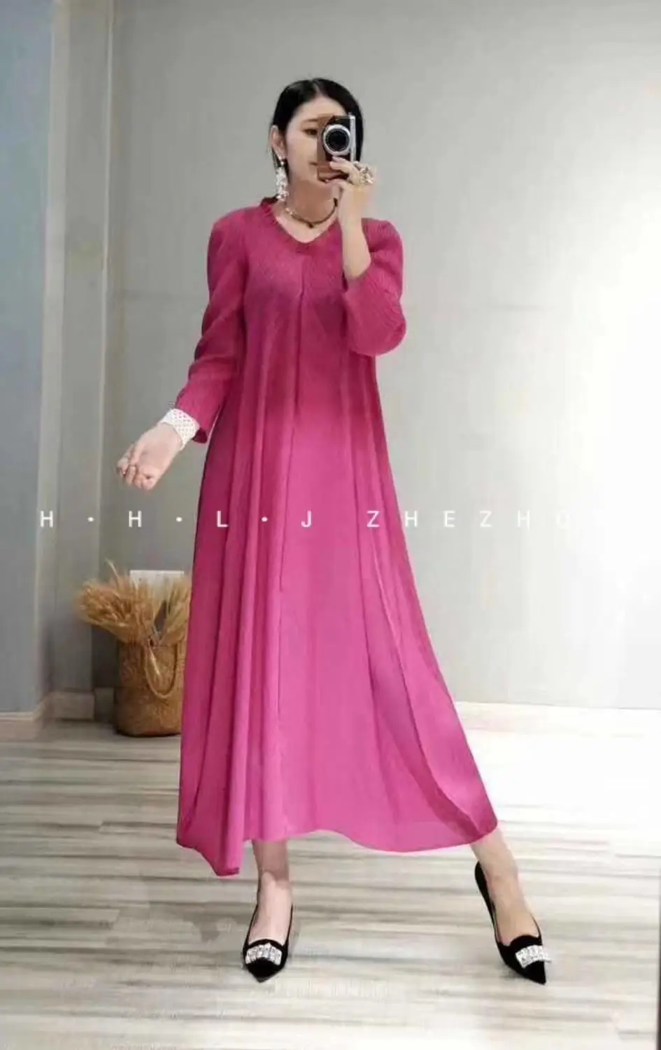 Горячая модное Miyake складное однотонное платье без рукавов с рюшами и v-образным вырезом длинное ТРАПЕЦИЕВИДНОЕ ПЛАТЬЕ - Цвет: ROSE  RED