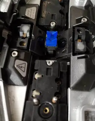 Optical Fiber Fusion Splicer T600C/T601C T400S T55 T81C/82C Ceramic V Groove Parts Repair Parts   A Pair