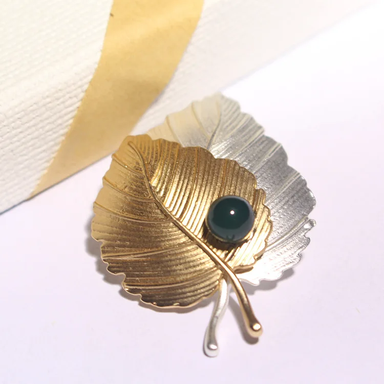 

6-7mm Maple Leaf-Blue Amber Brooch Electroplated Rose Gold Platinum Double Color Yuyi Friendship Deep Autumn And Winter Embellis