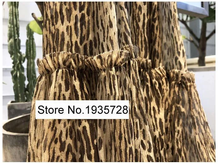Топ из шелка с леопардовым принтом; длинное платье с завязками на талии и лентами и рукавами до локтя; платье-комбинация с принтом