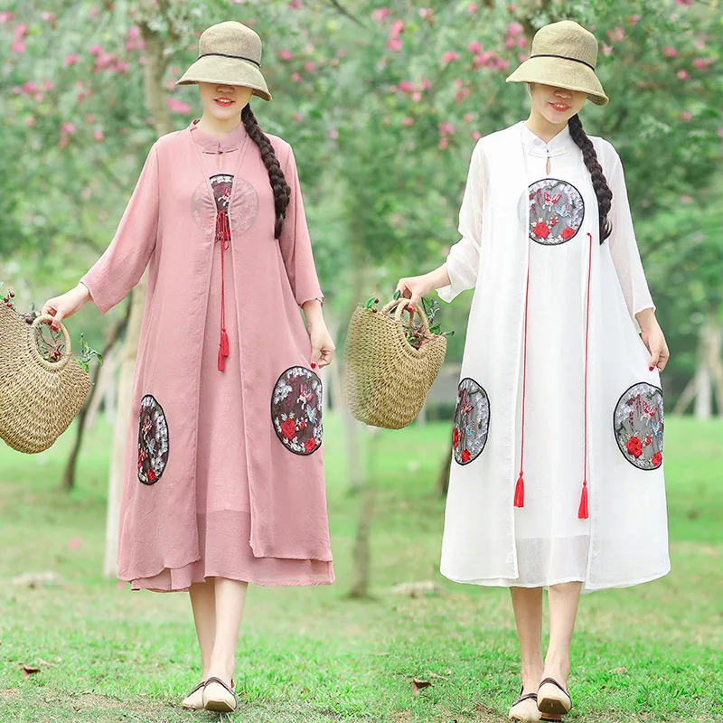 

Photo Shoot 2019 Chinese-style Embroidered Vest Dress + Three-quarter-length Sleeve Sun-resistant Waipi Set