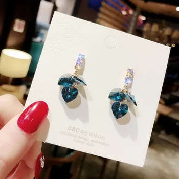 

New fashion temperament love earrings female crystal super flash earrings earrings sweet girl heart temperament retro wild