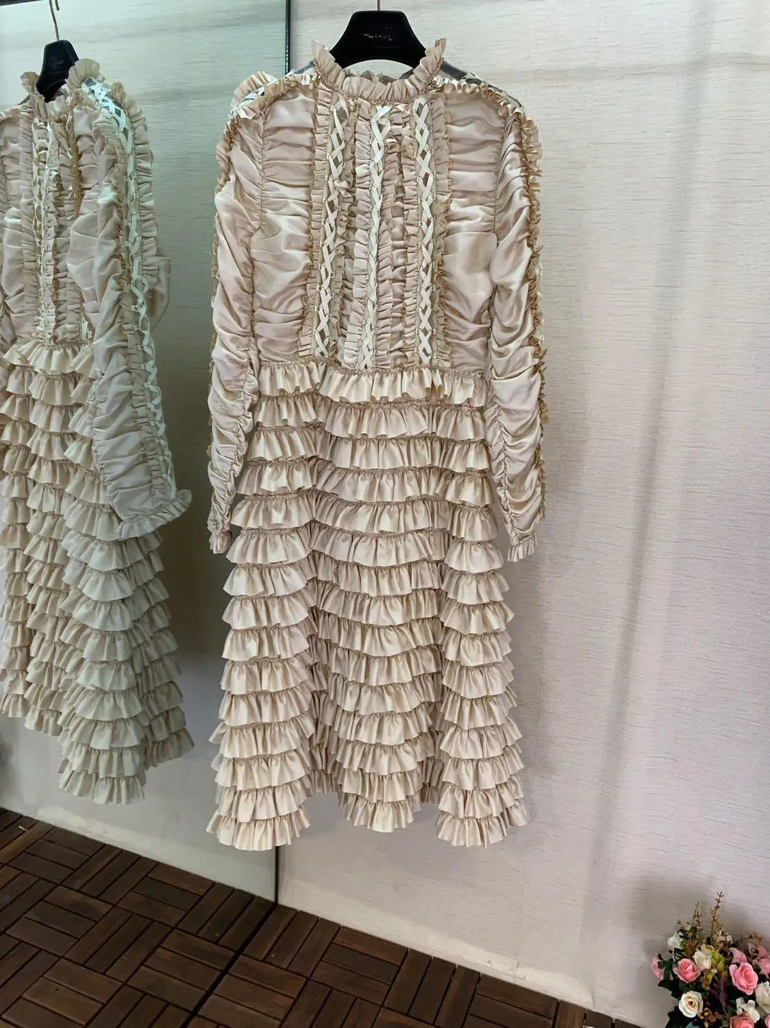 

2019 autumn new women's fashion embroidery three-dimensional stitching tether long-sleeved dress 0284