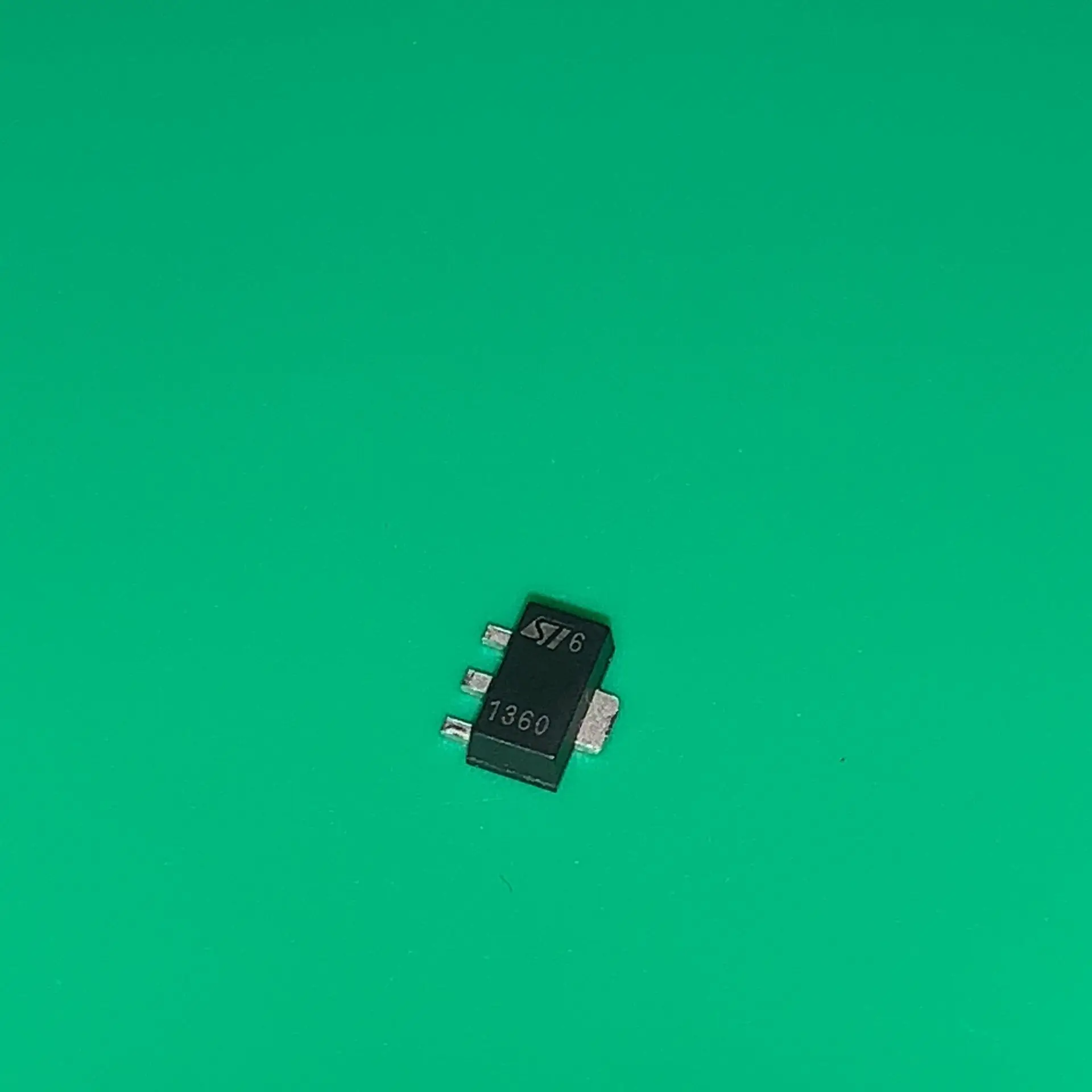 

10pcs/lot 2STF1360 SOT89 2STF 1360 TRANS NPN 60V 3A SOT-89 2S TF1360 2 STF1360 2STF1360TR 2STF1360-TR LOW VOLTAGE FAST-SWITC