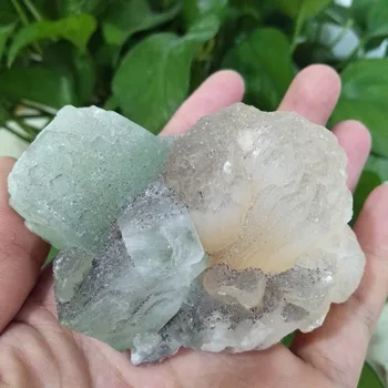 

Natural crystal fish-eye mineral specimens are arranged specimen home decorative stone collection and appreciation