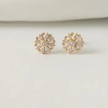 

LOZRUNVE Dainty Jewelry 925 Silver Cartilage Mini Flower Retro Stud Earring
