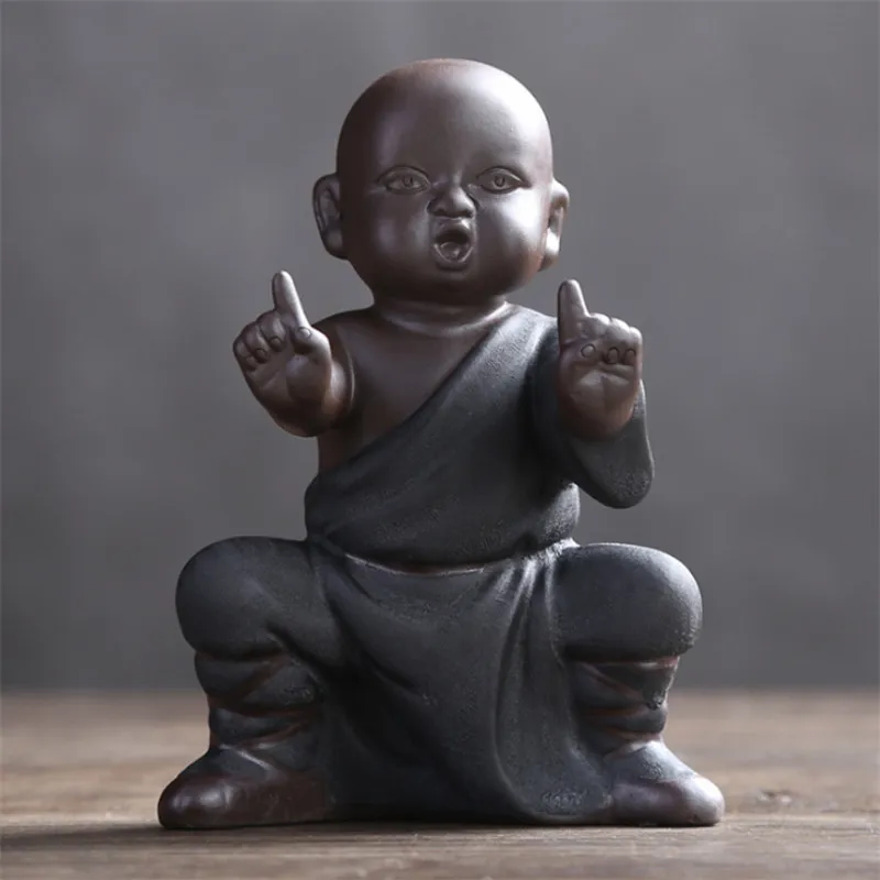 Керамическая фигурка маленького монаха кунг-фу, аксессуары для чая, маленькие украшения, креативная фиолетовая глина - Цвет: E