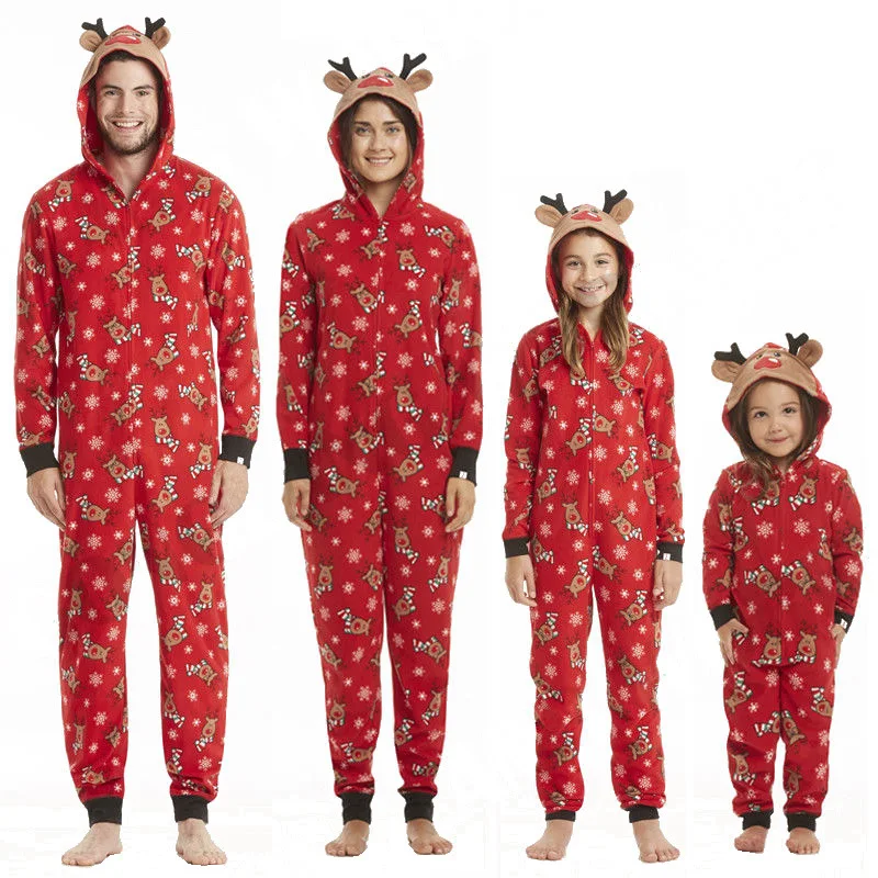 Passender Weihnachts-Familienpyjama mit Kapuzenpullover und Nachtwäsche
