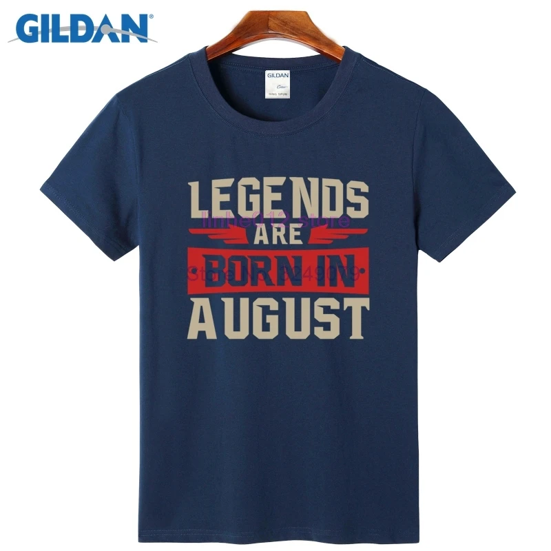 Мужская облегающая футболка с круглым вырезом Legends Are Born In August черная красная