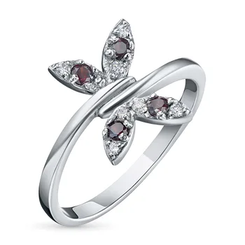 

A ring of silver with garnet and diamond e0619kts02203570