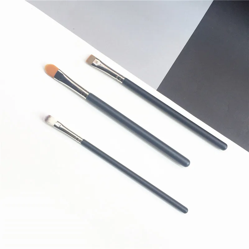 Кисть bdbeaute для консилера и подводки с плоским консилером 194/195/212 синтетическая