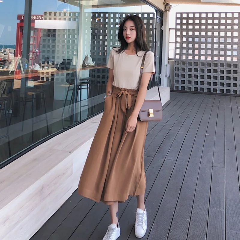 

Photo Shoot CHIC Young-Style Elegant Caramel Color Capri Waist Hugging Lace-up Loose Pants Women's Laziness Crew Neck T-shirt Su