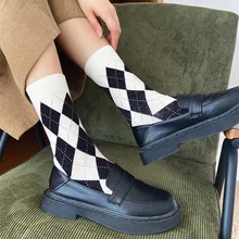 

Dreamlikelin Spring Autumn Female Retro Argyle Socks Kawaii Lolita Diamond Grid Socks for Girl Fashion Middle Tube Socks