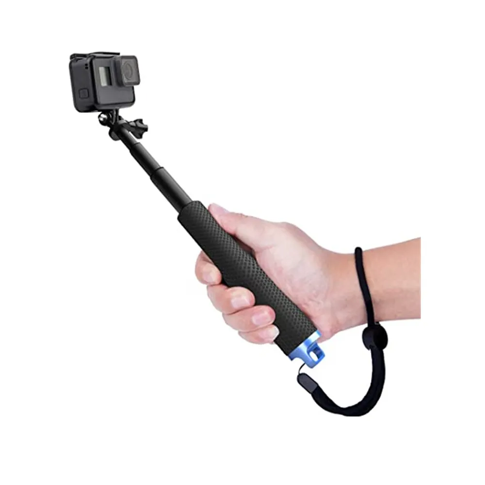 Gros plan sur une coque de protection GoPro en silicone souple, avec découpes précises pour accès aux boutons et écran.