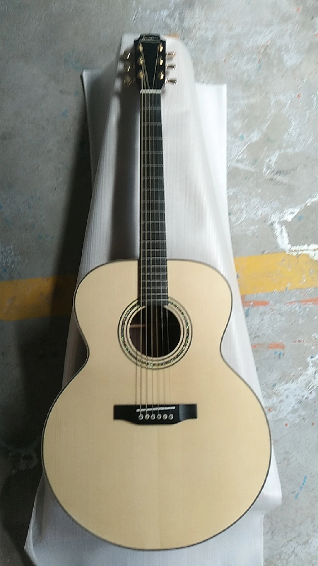 Free Shipping All Solid Wood Custom Jumbo Body 42 Inches Guitar Aaa