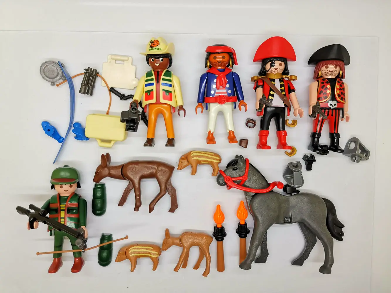 Экшн фигурки PLAYMOBIL GEOBRA пират и Серая лошадь коллекционные игрушки P1A 10 шт.|Игровые