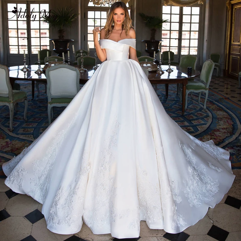 Adoly Mey Glamorous Appliques Matte Satin A-Line Wedding Dresses Elegant Boat Neck Zipper Up Vintage Bridal Gown Plus Size