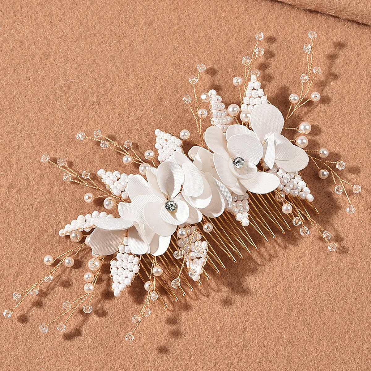 Dainty Beige Hair Clip with Feathers and Pearls main image 1