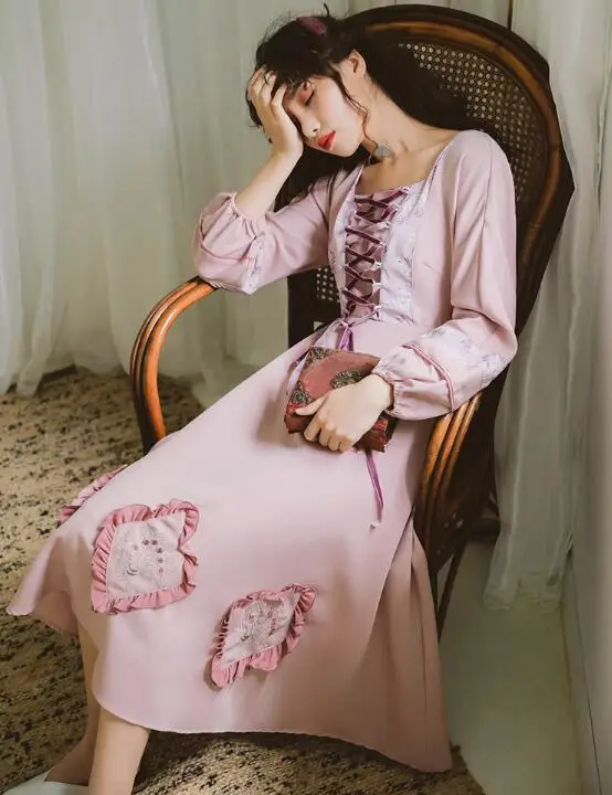 

2019 Autumn New Arrival High Quality Princess Style Square Collar Flower Embroidery Lantern Sleeve Womann Cotton Long Dress