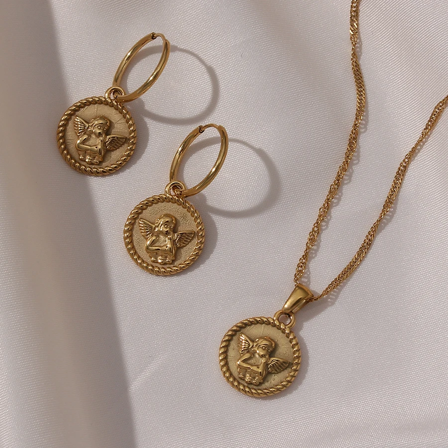 Tarnish Free Stainless Steel 18k Gold Plated Embossment Circle Angle