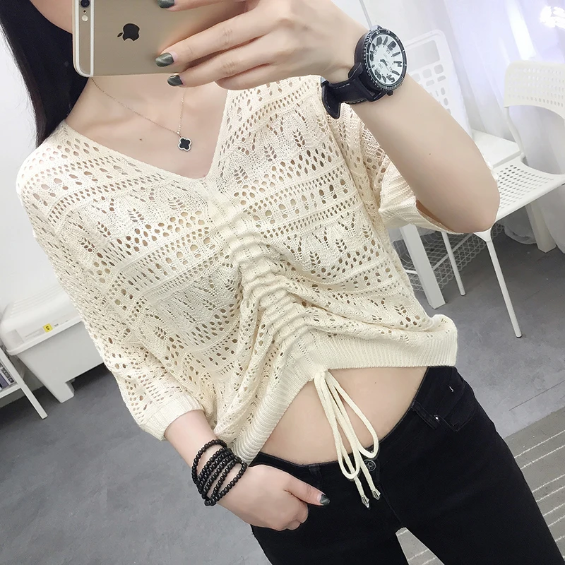 

Spring and summer 3 / 4 sleeve cut-out T-shirt women's 2021 new short bat blouse thin loose V-neck top summer
