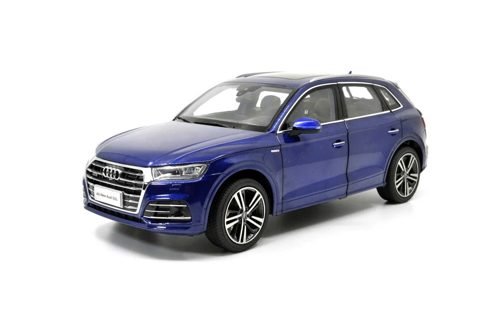 Модель Paudi 1/18 1:18 масштаб Audi Q5L Синий литой под давлением модель автомобиля игрушка модель автомобиля открываются двери