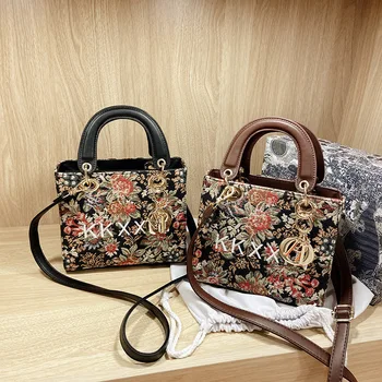 

Mini Women's Handbag Retro 2020 Winter Crossbody Messenger Shoulder Bags for Female Lady Tote Embroidery Flap Bag Casual Letter
