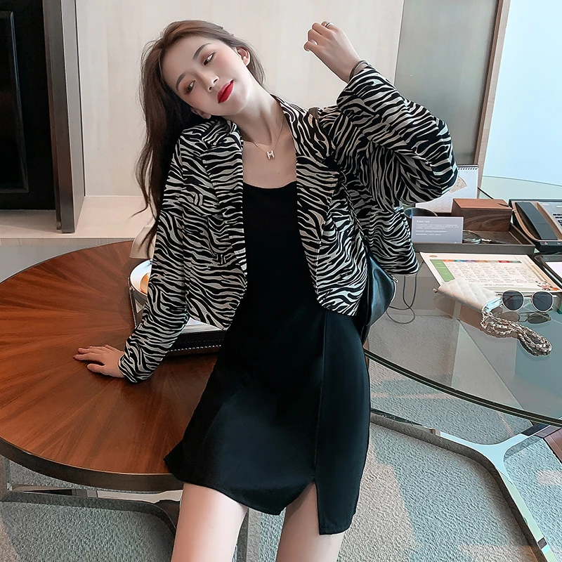 

2020 early autumn new temperament zebra pattern black jacket with split sexy suspender skirt two-piece fashion suit handsome