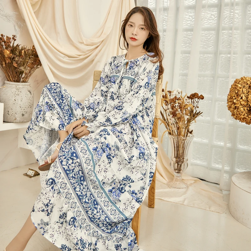 Съемка видео-сцены Осенью нового национального ветра богемное печатное