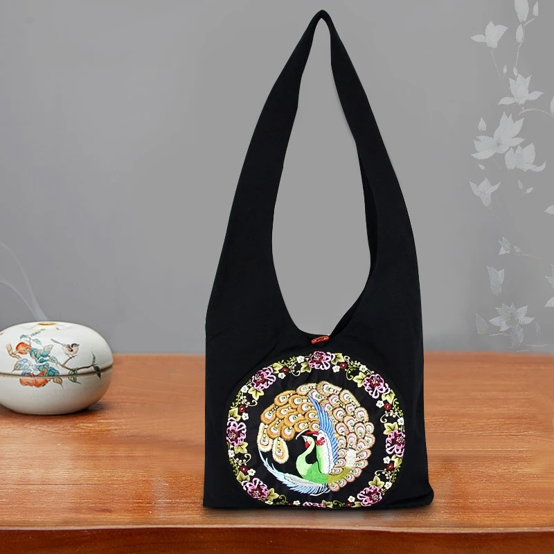 

Women Shoulder Bag Pretty Flower Bohemia Embroidery Ethnic Style Canvas Lightweight Casual Large Capacity Crossbody Bag Girl