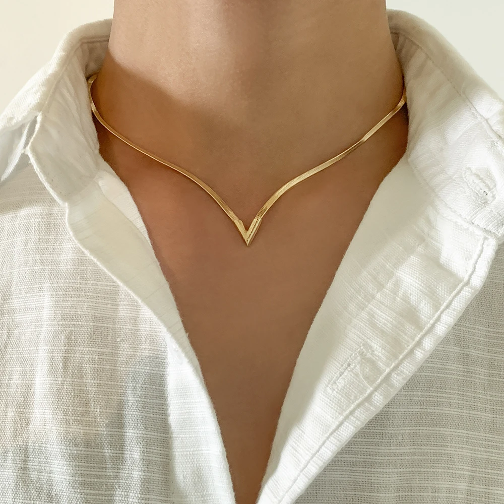 

Simple V Letter Pendant Necklace For Woman Elegant Flat Herringbone Snake Bone Chain Neck Choker Jewelry For Friends New Year