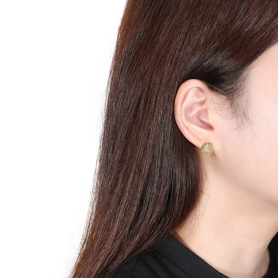 EQE17-MODEL-IMG_2788-R