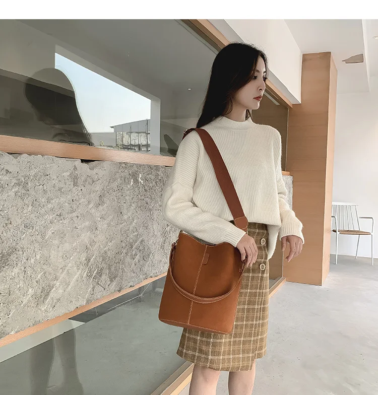 Качество Искусственная кожа crossbody сумки для женщин ретро дамы сумка заклепки клапаном сумка женская через плечо с цепочкой сумка