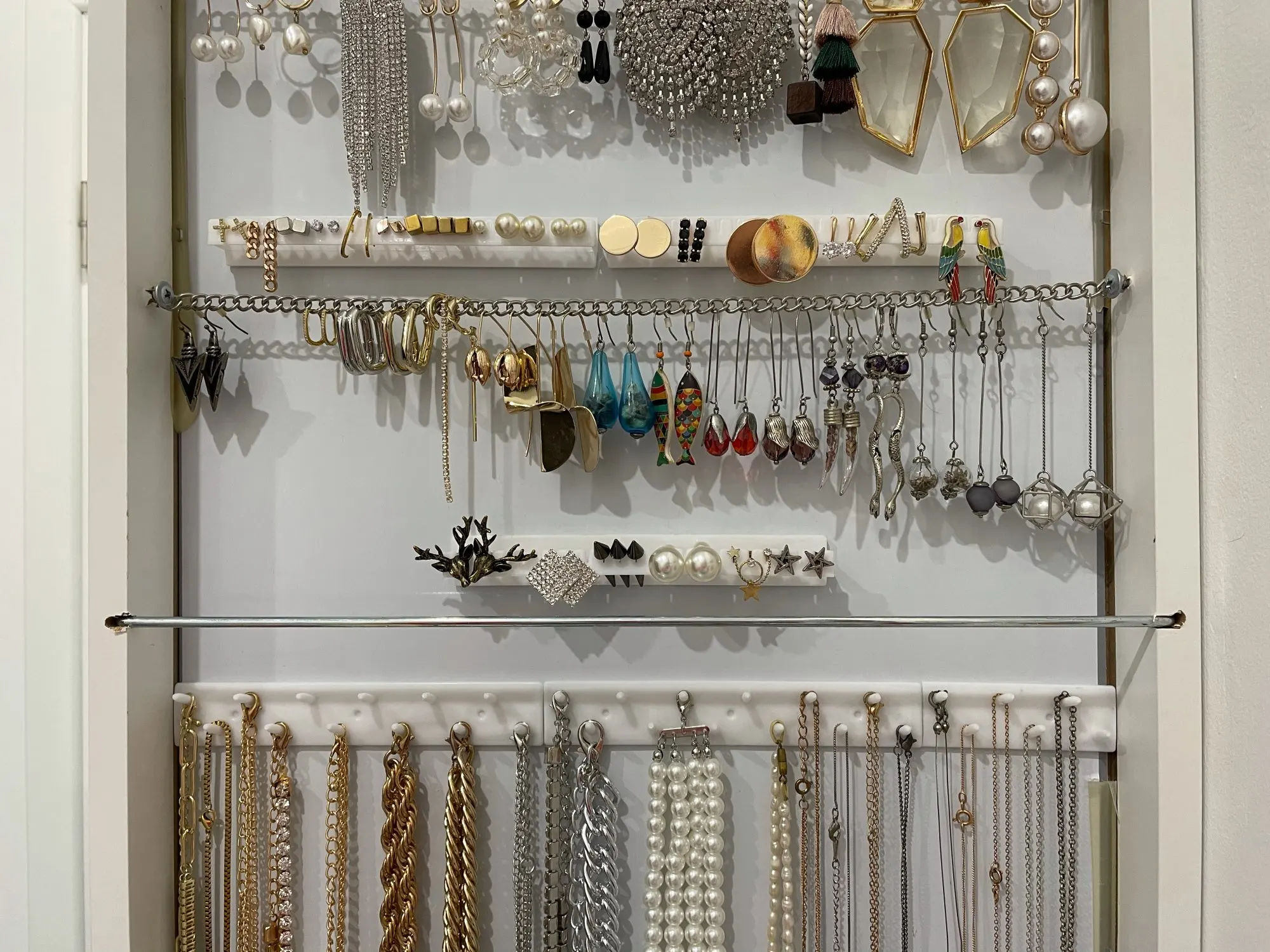 rongweiwang 9pcs Hanging Jewelry Organizer Set Adhesive Wall Mounted Holder Storage accessories Plastic Necklace Hanger Storage Accessories 