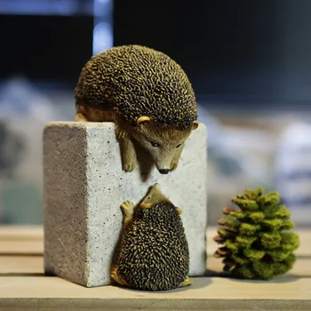 

1 Piece Cute Resin Hedgehog Garden Decoration Vintage Miniature Figurines Bookend Lovely Fairy Desk ornament Landscape TB05