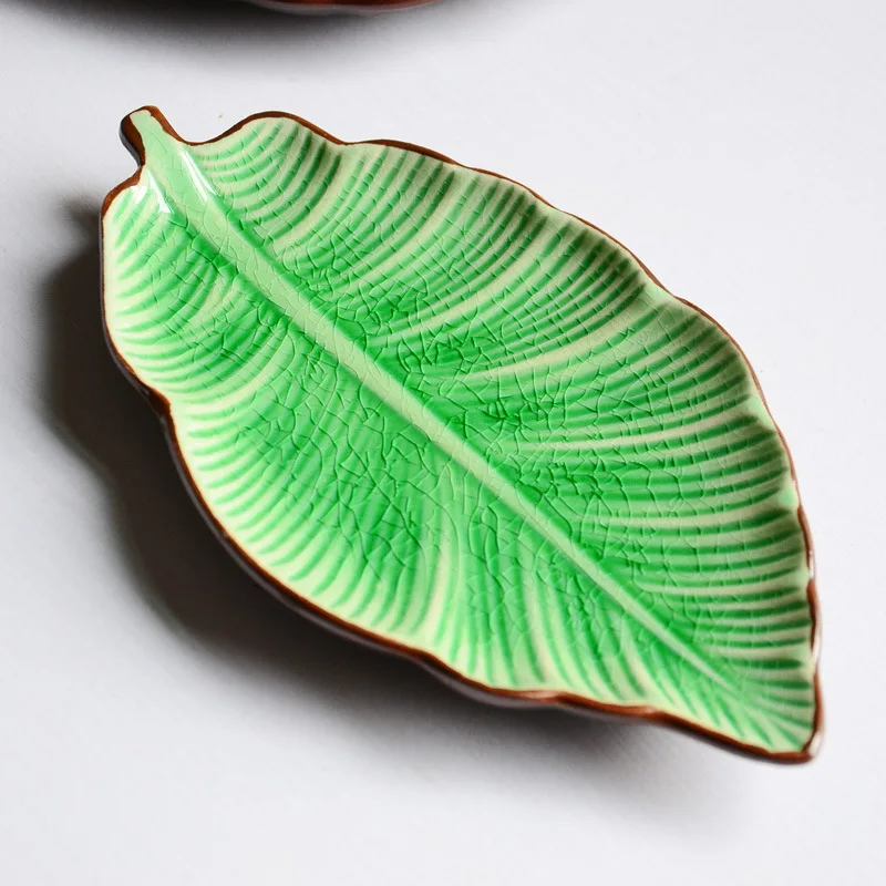 Banana leaf shape ceramic dish for sushi ice crack glaze
