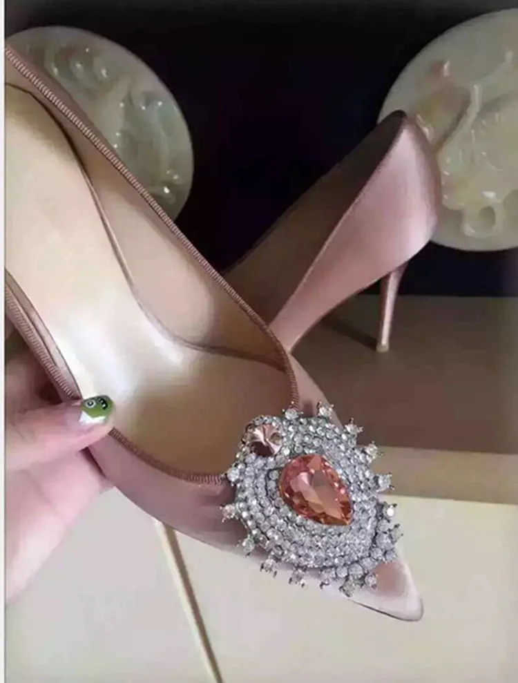 WEIQIAONA/Новинка года; фирменный дизайн; Роскошные туфли с украшением в виде кристаллов; большие размеры 33-42; женские шелковые свадебные модельные туфли с острым носком на высоком каблуке