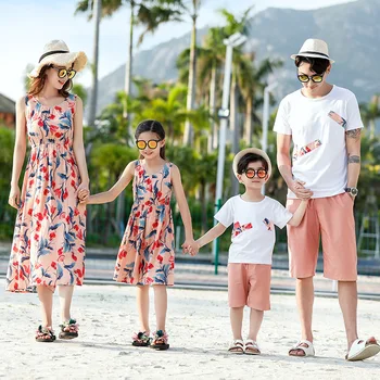 

Family Dress Mommy and Me Mother Daughter Floral Dresses Father Son Outfits Daddy and Mini Baby Shirts Pants Family Look Sets