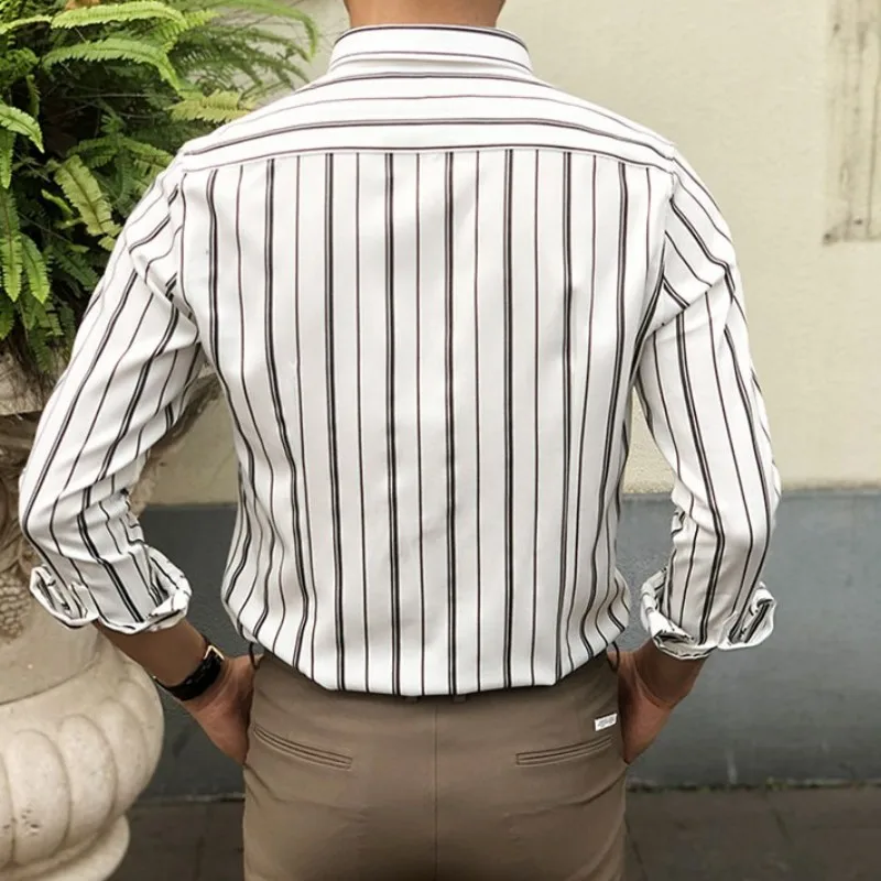 Рисунок 6 - Черная рубашка с полосатым отложным