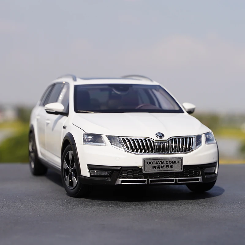 1/18 Skoda Octavia Combi Wagon литая металлическая модель автомобиля игрушка для мальчика